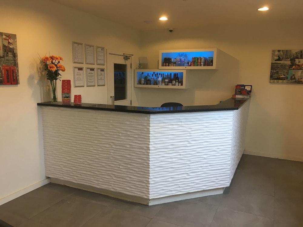 Stockwood Hotel - Luton Airport Экстерьер фото