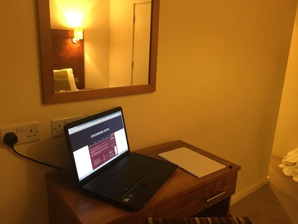 Stockwood Hotel - Luton Airport Экстерьер фото